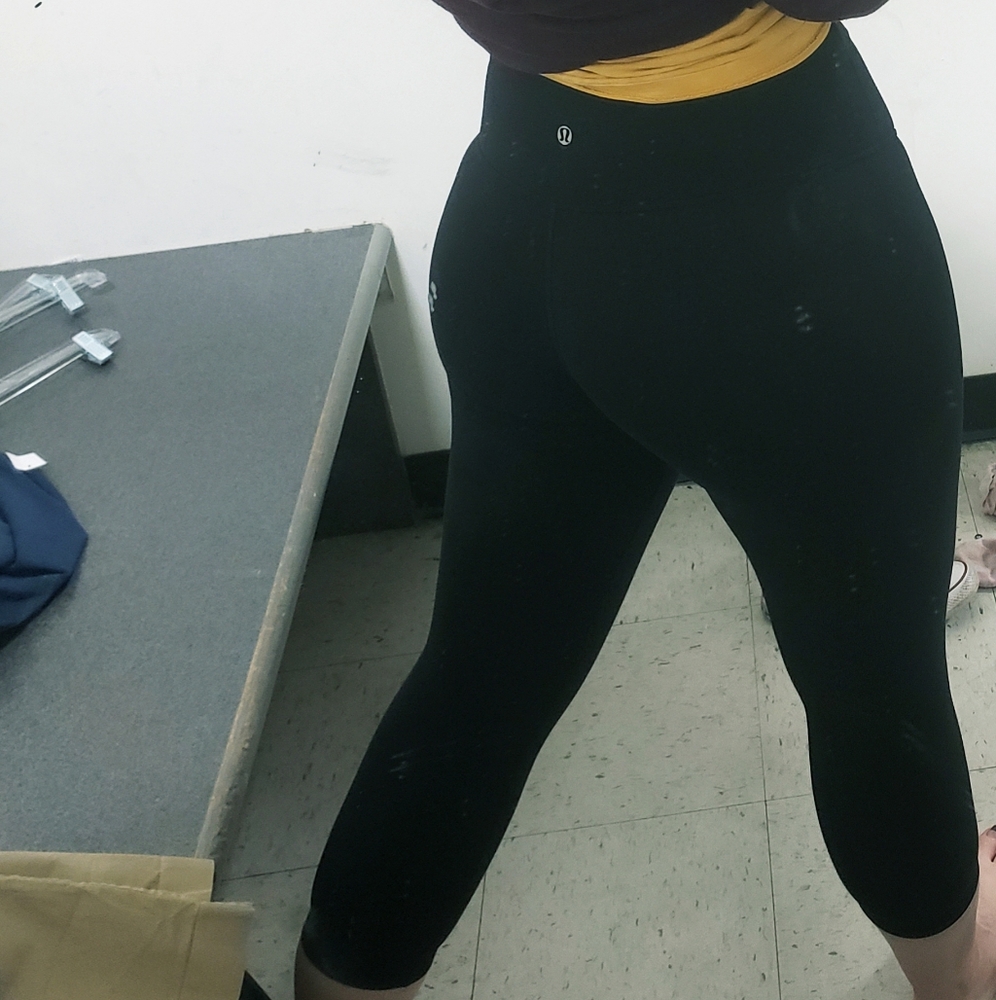 Lululemon 7/8 black leggings - midrise